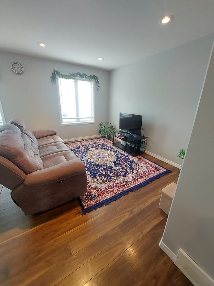 365 Dawson Cres - Photo 3 of 18