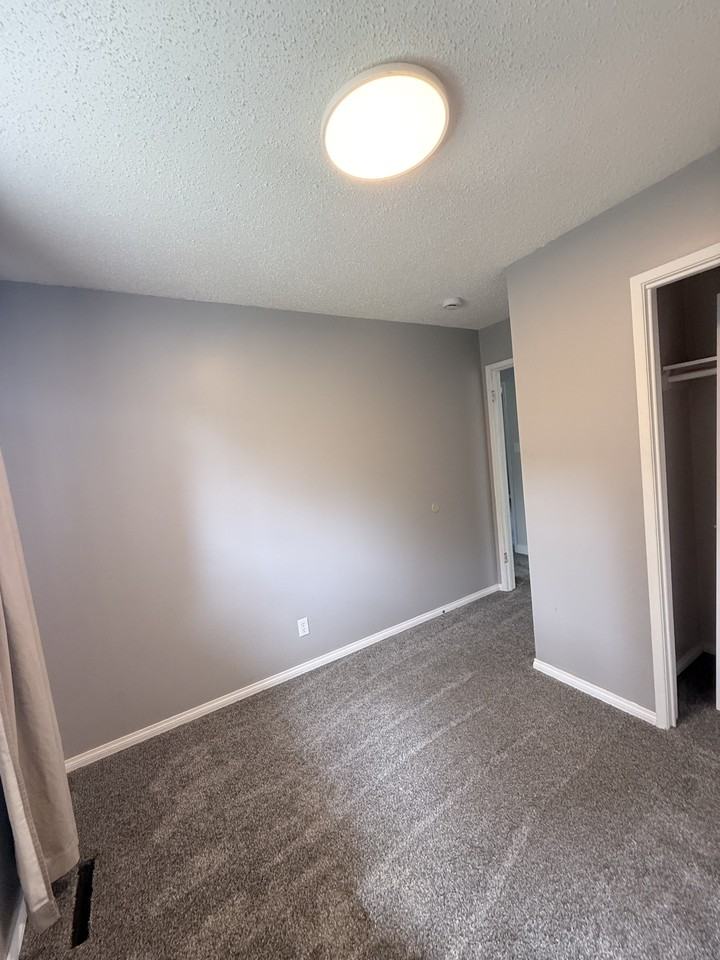 242 Carleton Dr - Photo 6 of 10
