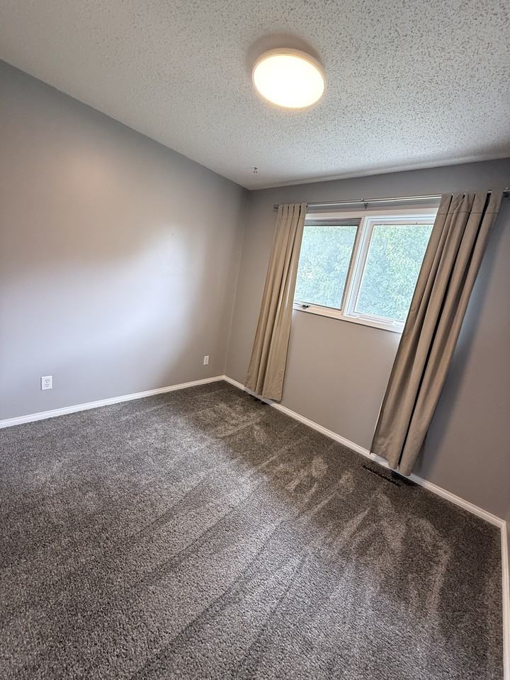 242 Carleton Dr - Photo 7 of 10