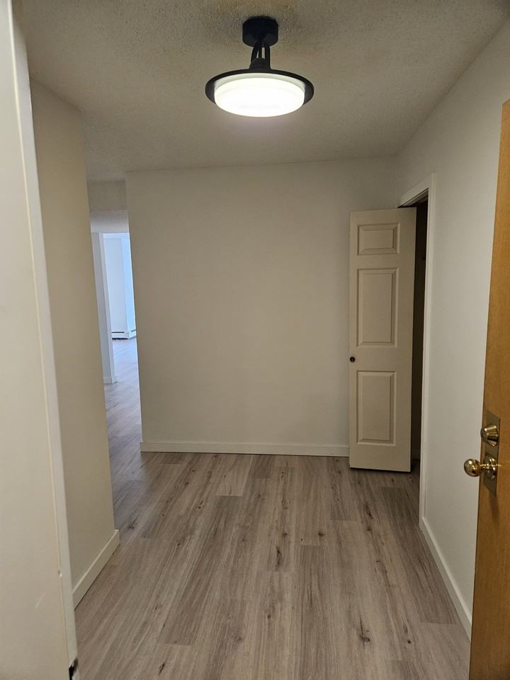 2315 Cornwall St - Photo 2 of 23