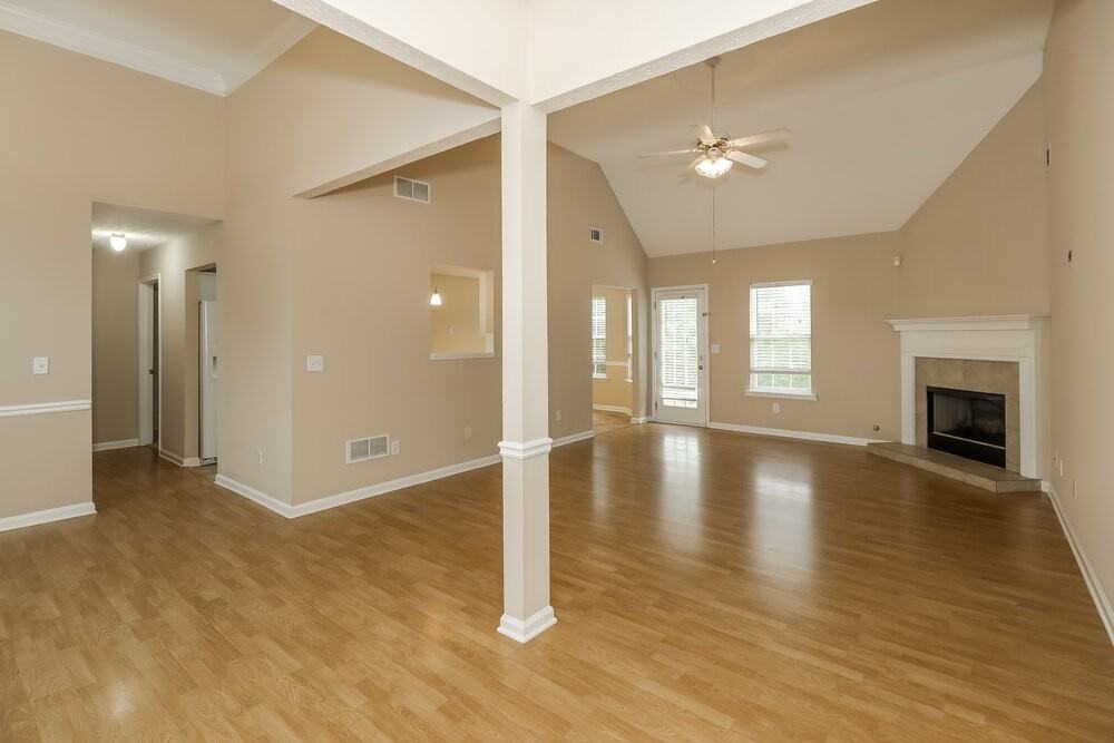 465 Aristocrat Dr - Photo 4 of 17