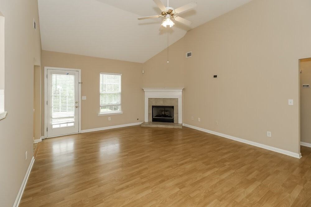 465 Aristocrat Dr - Photo 5 of 17
