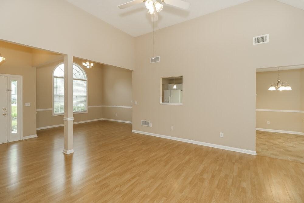 465 Aristocrat Dr - Photo 6 of 17