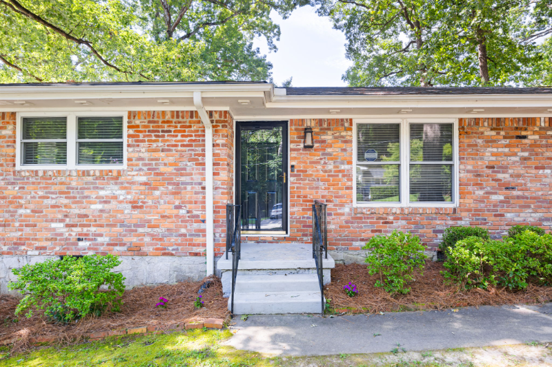 2563 Dering Ct Ne - Photo 2 of 28