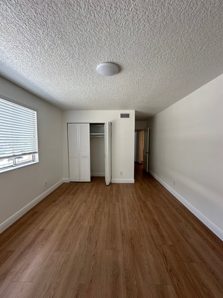 1250 S Denning Dr - Photo 3 of 8