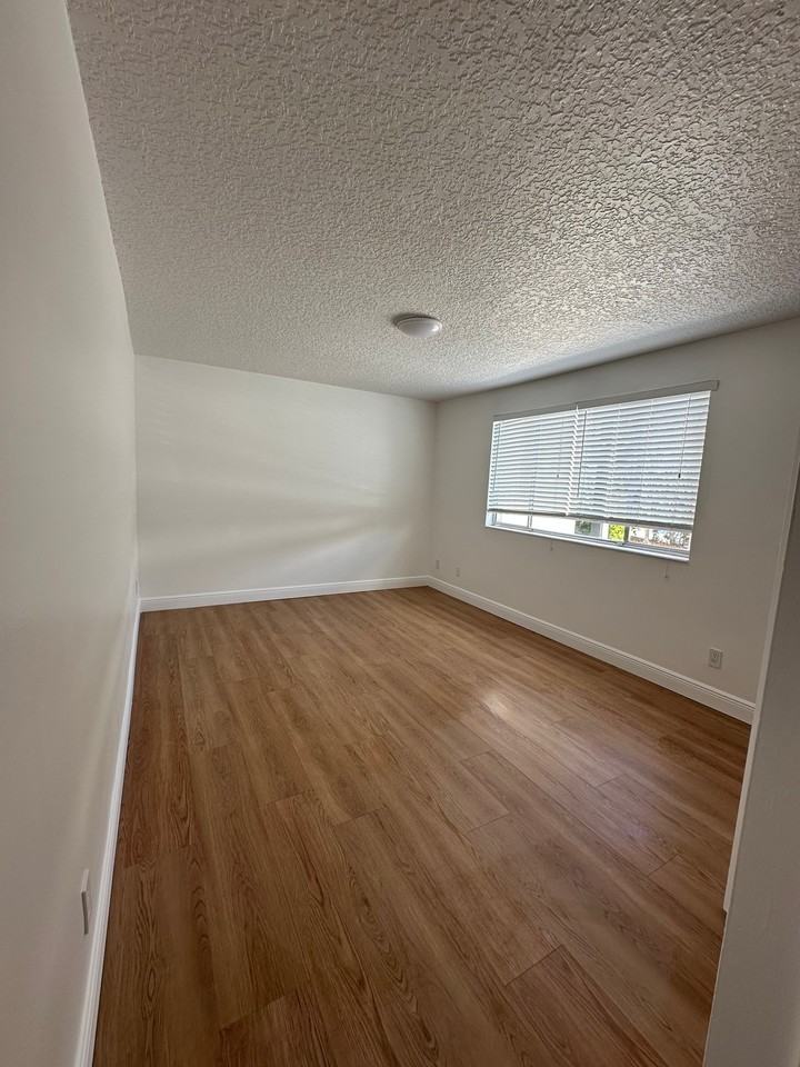 1250 S Denning Dr - Photo 4 of 8