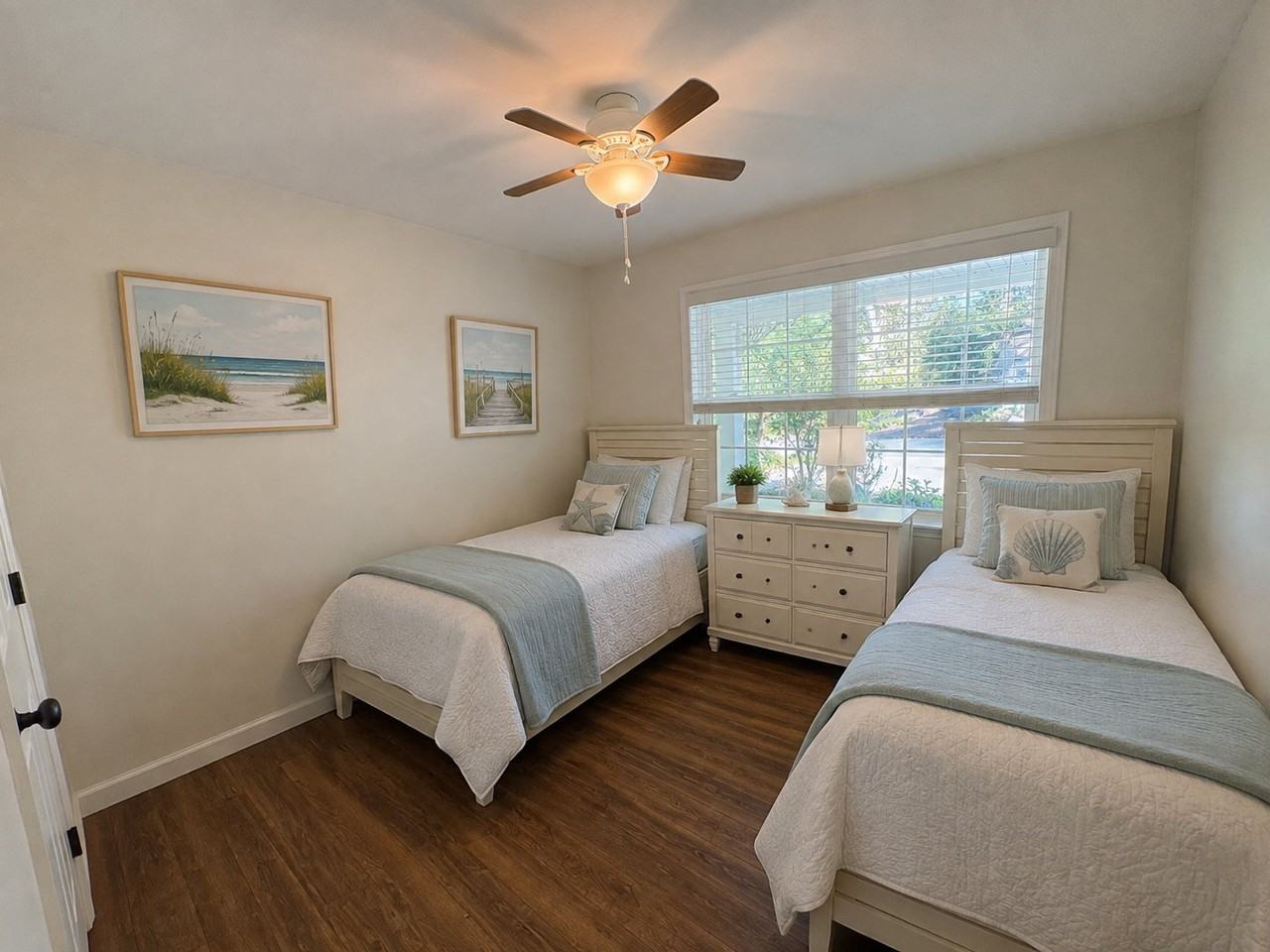 2094 Fieldcrest Dr - Photo 6 of 50