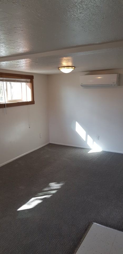 317 D St - Photo 3 of 17