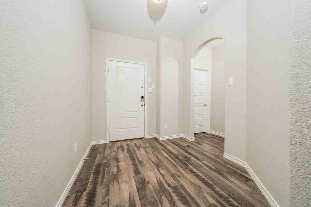 272 Jefferson Ln - Photo 3 of 21
