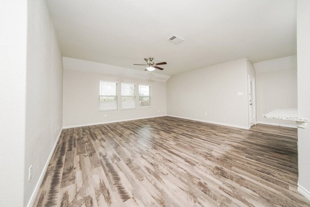 272 Jefferson Ln - Photo 4 of 21