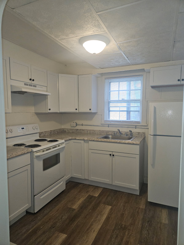 1121 W Poplar St #1 - Photo 2 of 6