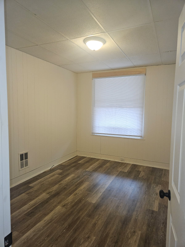 1121 W Poplar St #1 - Photo 5 of 6