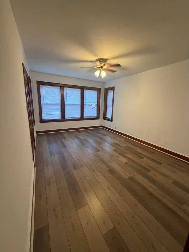 4449 W Walton St #1 - Photo 2 of 10
