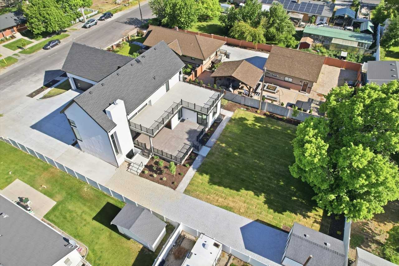 165 Southeast - Photo 2 of 20
