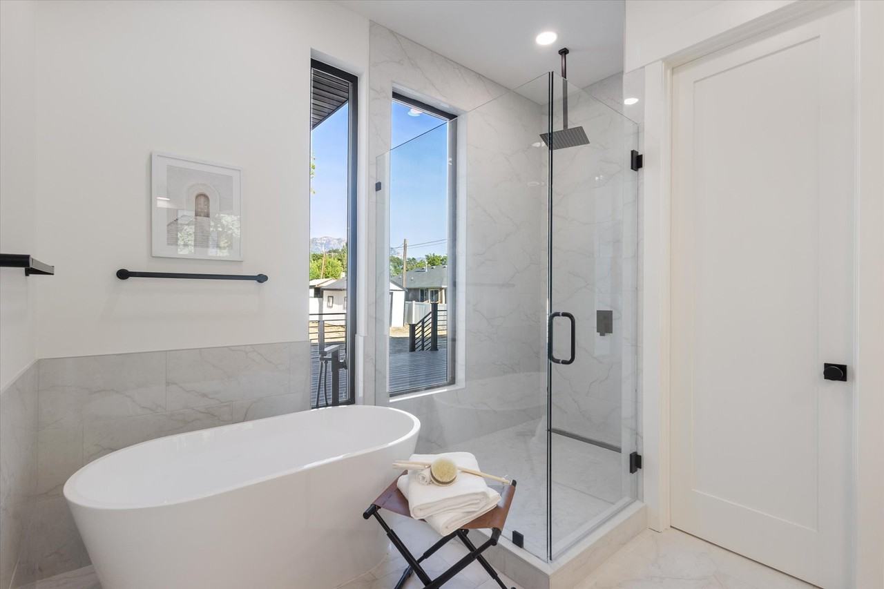 165 Southeast - Photo 4 of 20