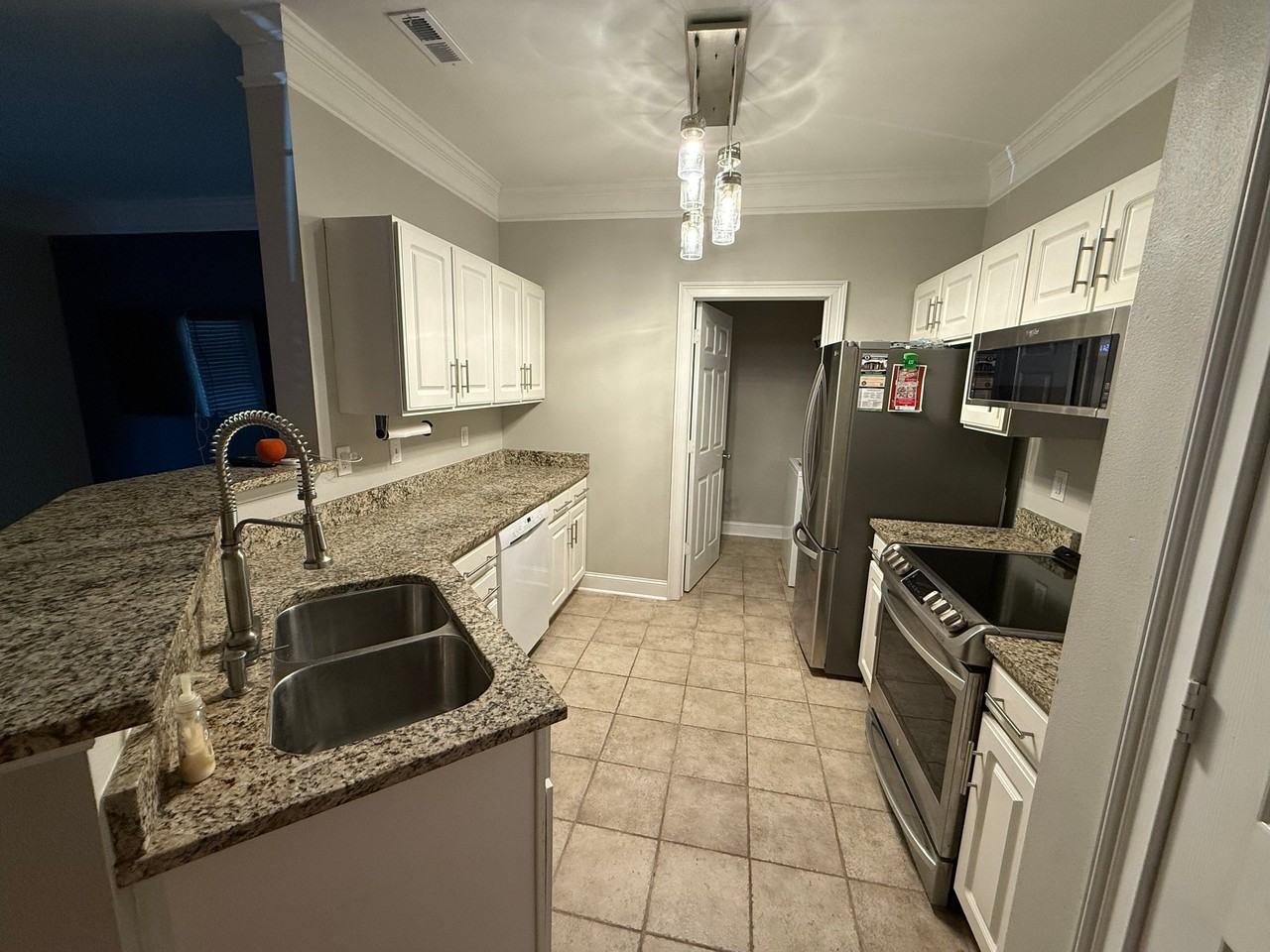 1421 Cambridge Lakes Dr - Photo 4 of 16