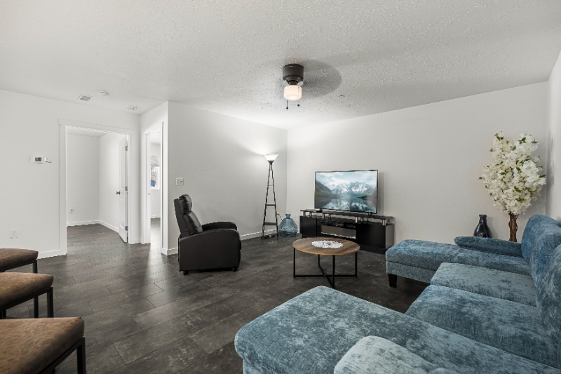 140 Railroad Ave #2