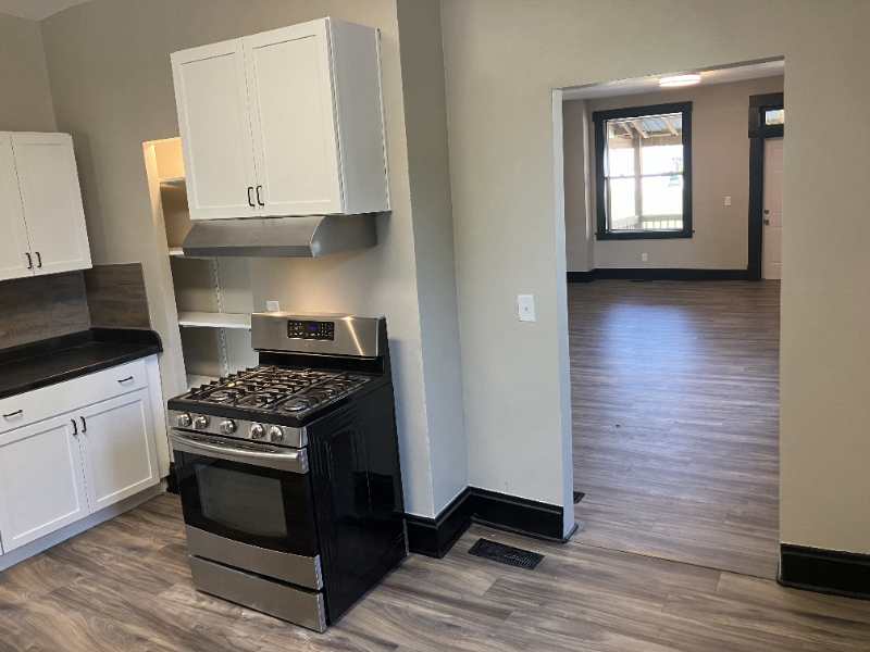 326 Taylor Ave - Photo 5 of 19