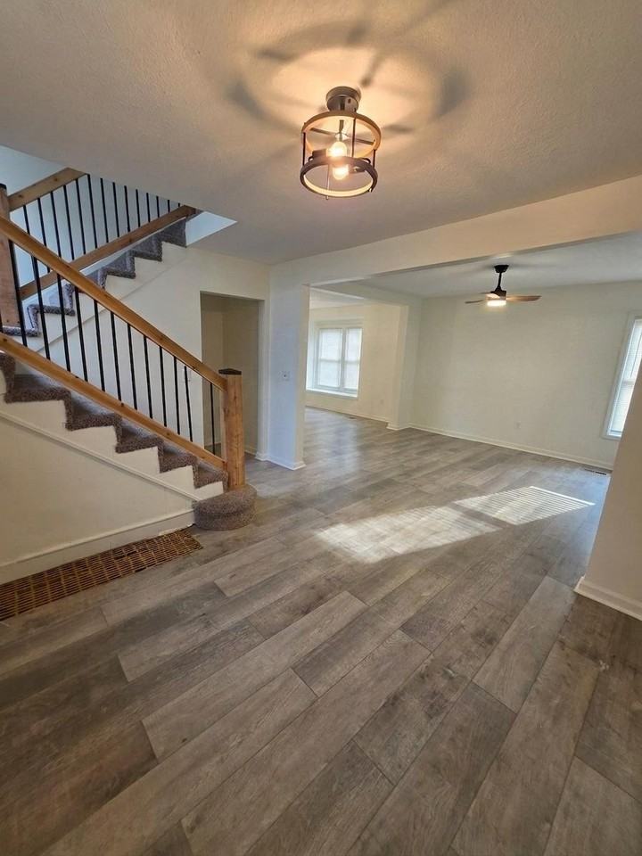 2239 Denver Ave - Photo 6 of 14