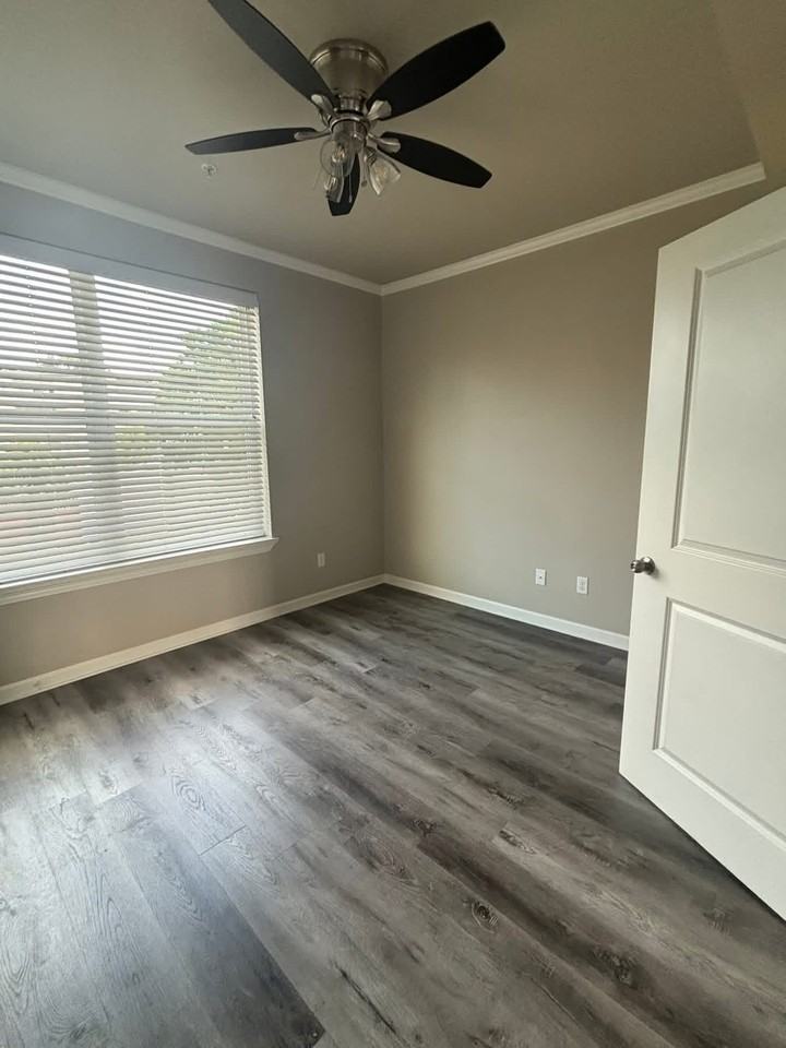 305 W 2nd St #205 - Photo 3 of 5