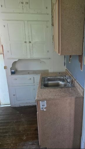437 W Pierce St - Photo 3 of 6