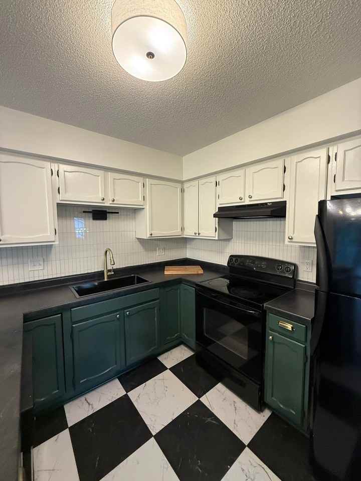 8916 Magnolia Ln N - Photo 2 of 20