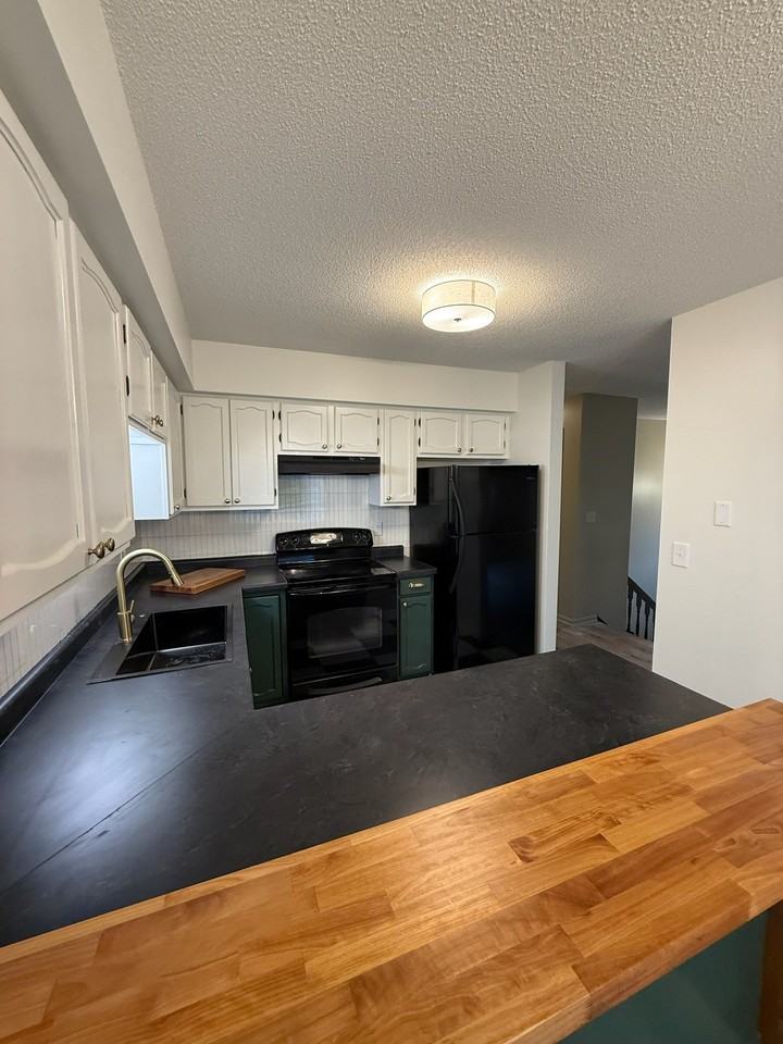 8916 Magnolia Ln N - Photo 3 of 20