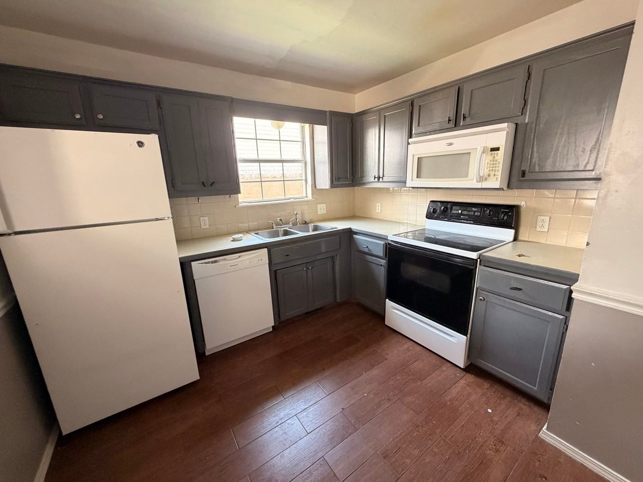 1120 Farley Cir #1120A - Photo 4 of 9