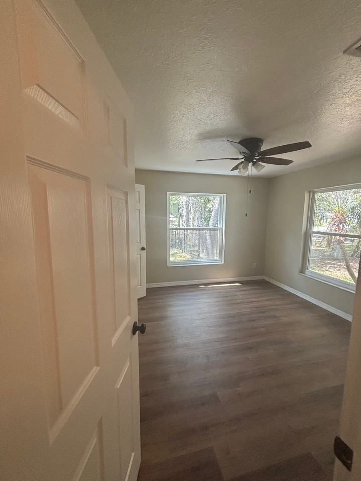 201 E Baker St - Photo 4 of 7