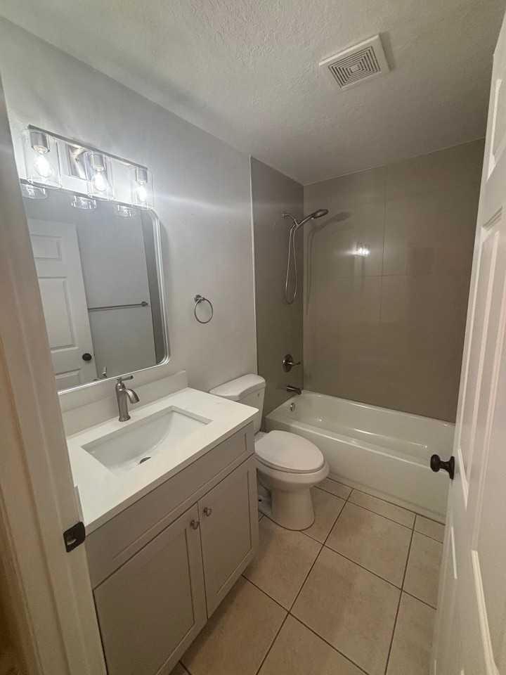 201 E Baker St - Photo 6 of 7
