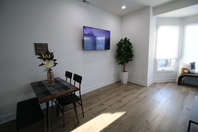4351 S Oakenwald Ave #2 - Photo 3 of 10