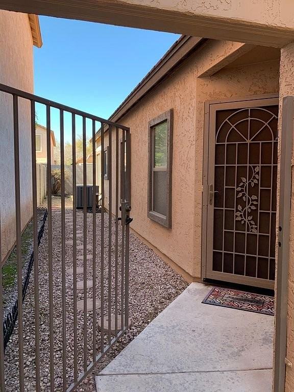 942 S Balboa Dr - Photo 2 of 16