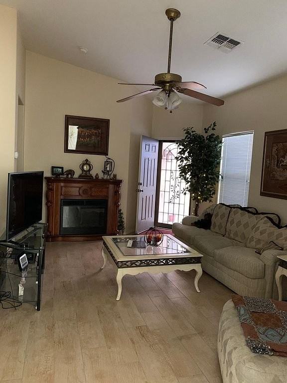 942 S Balboa Dr - Photo 3 of 16