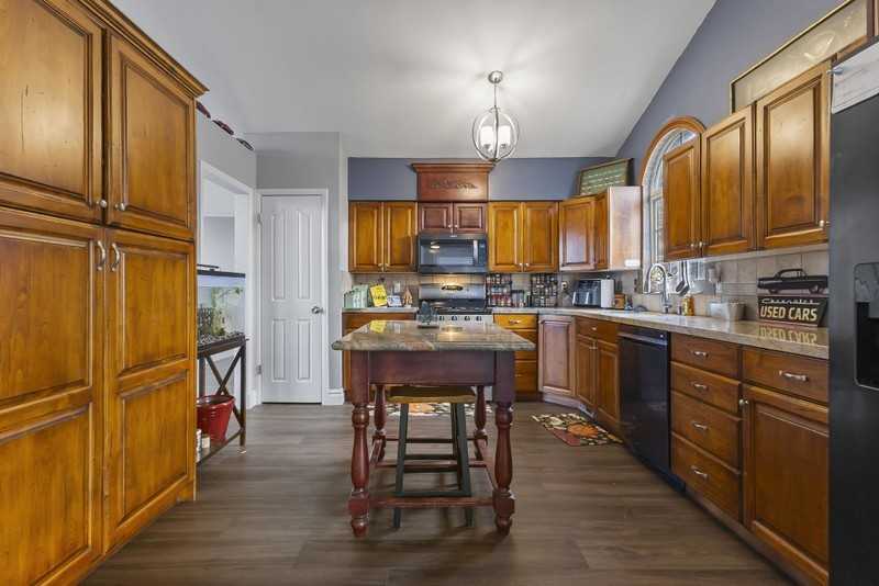 752 Raygene Way - Photo 7 of 29