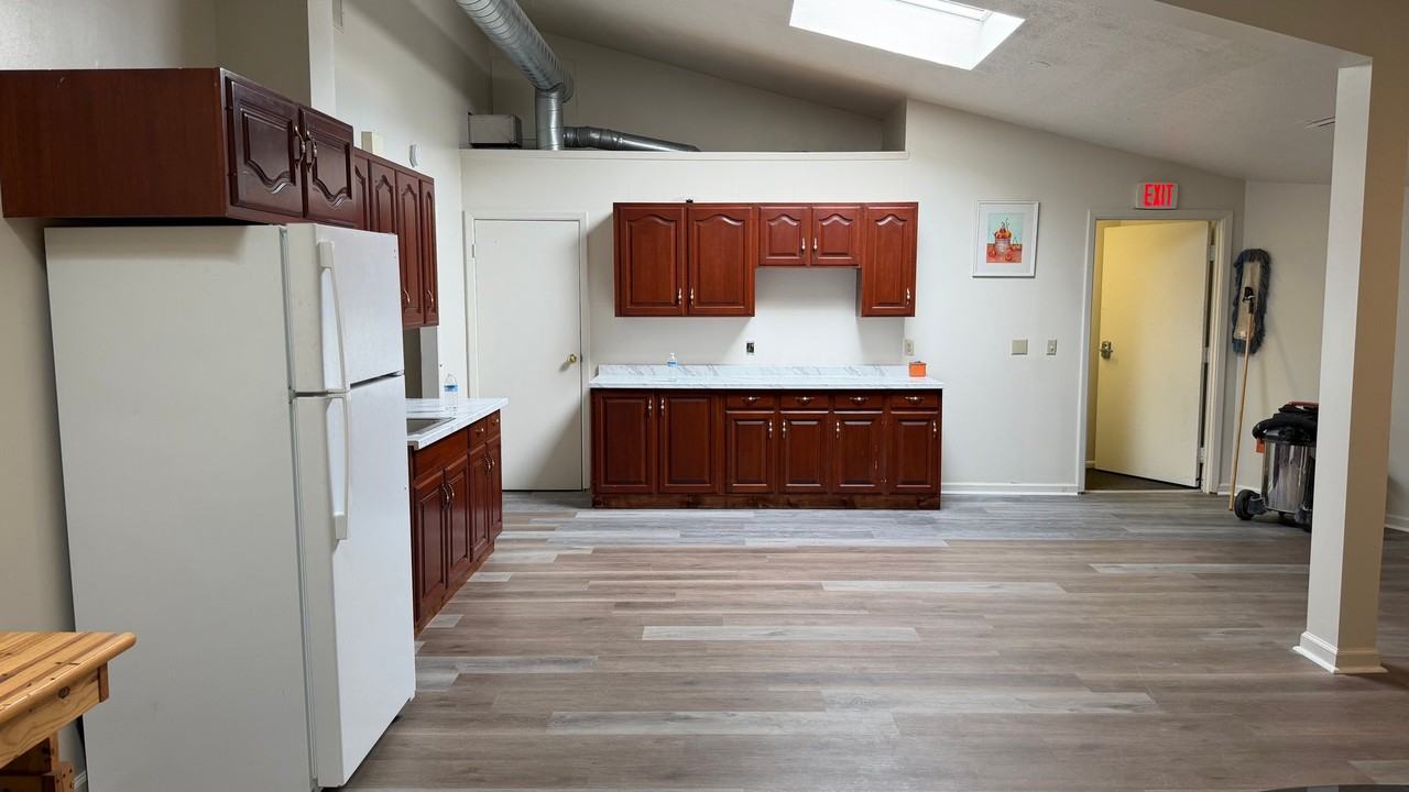 465 Blossom Rd #E1 - Photo 3 of 4