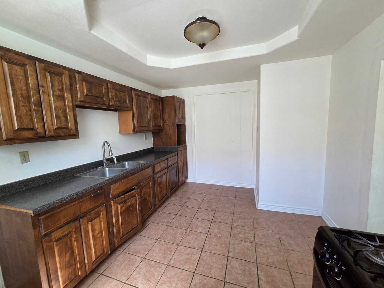 121 Hess St #1 - Photo 3 of 11