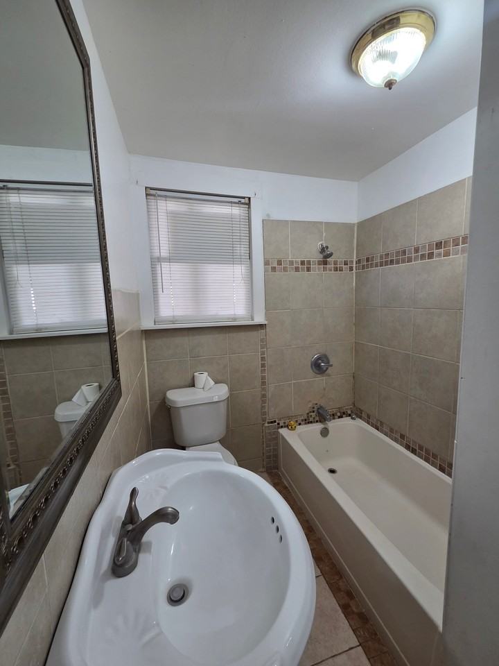 121 Hess St #1 - Photo 5 of 11