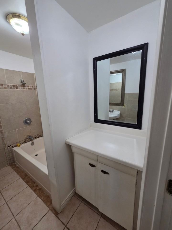 121 Hess St #1 - Photo 6 of 11