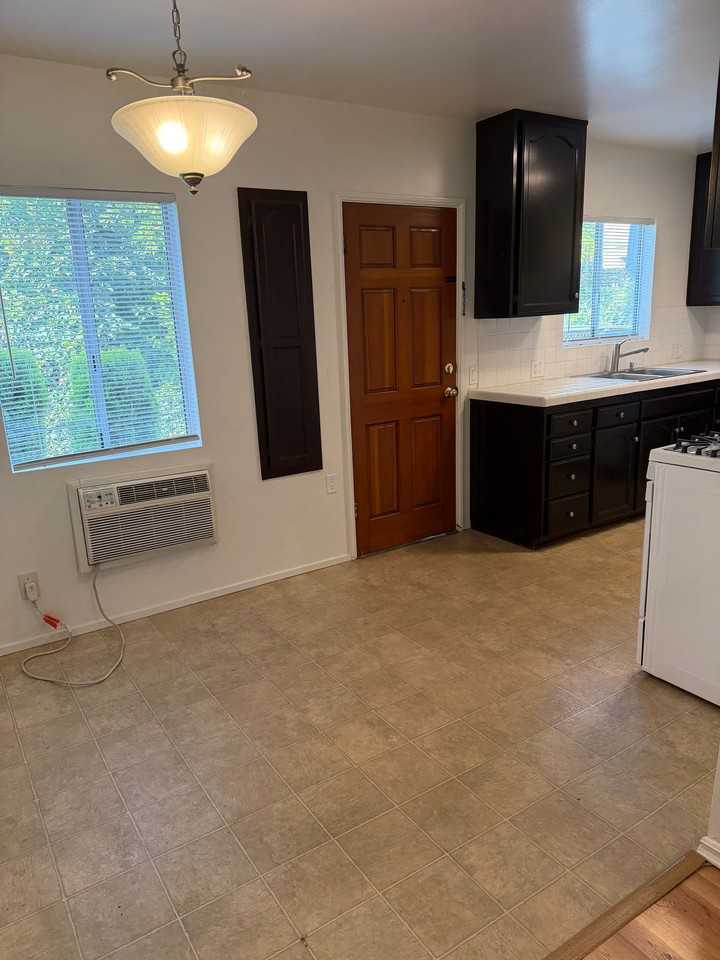 508 E Valencia Ave - Photo 6 of 11