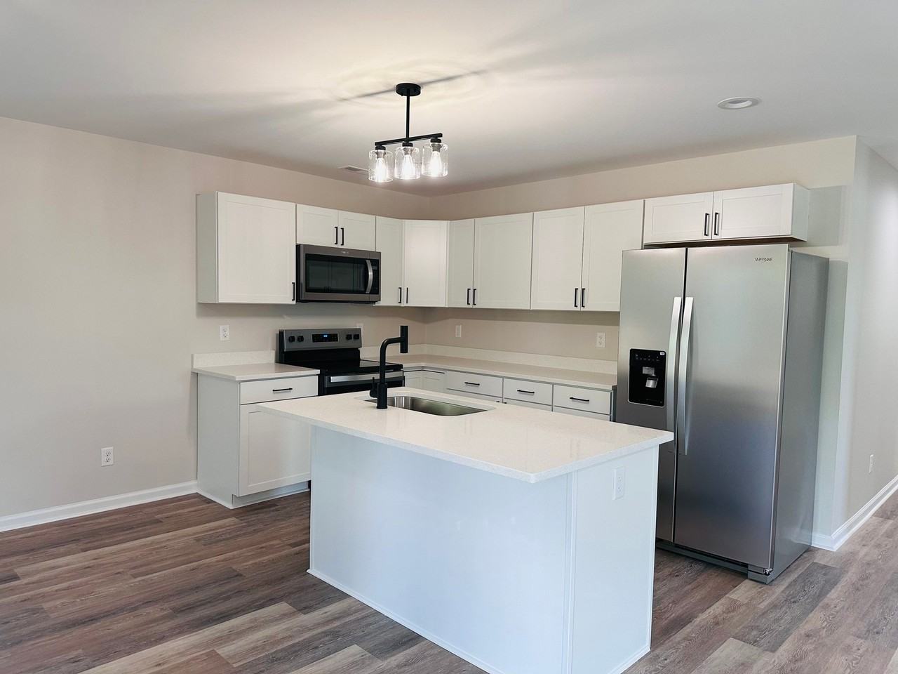 1023 Knight St - Photo 2 of 21