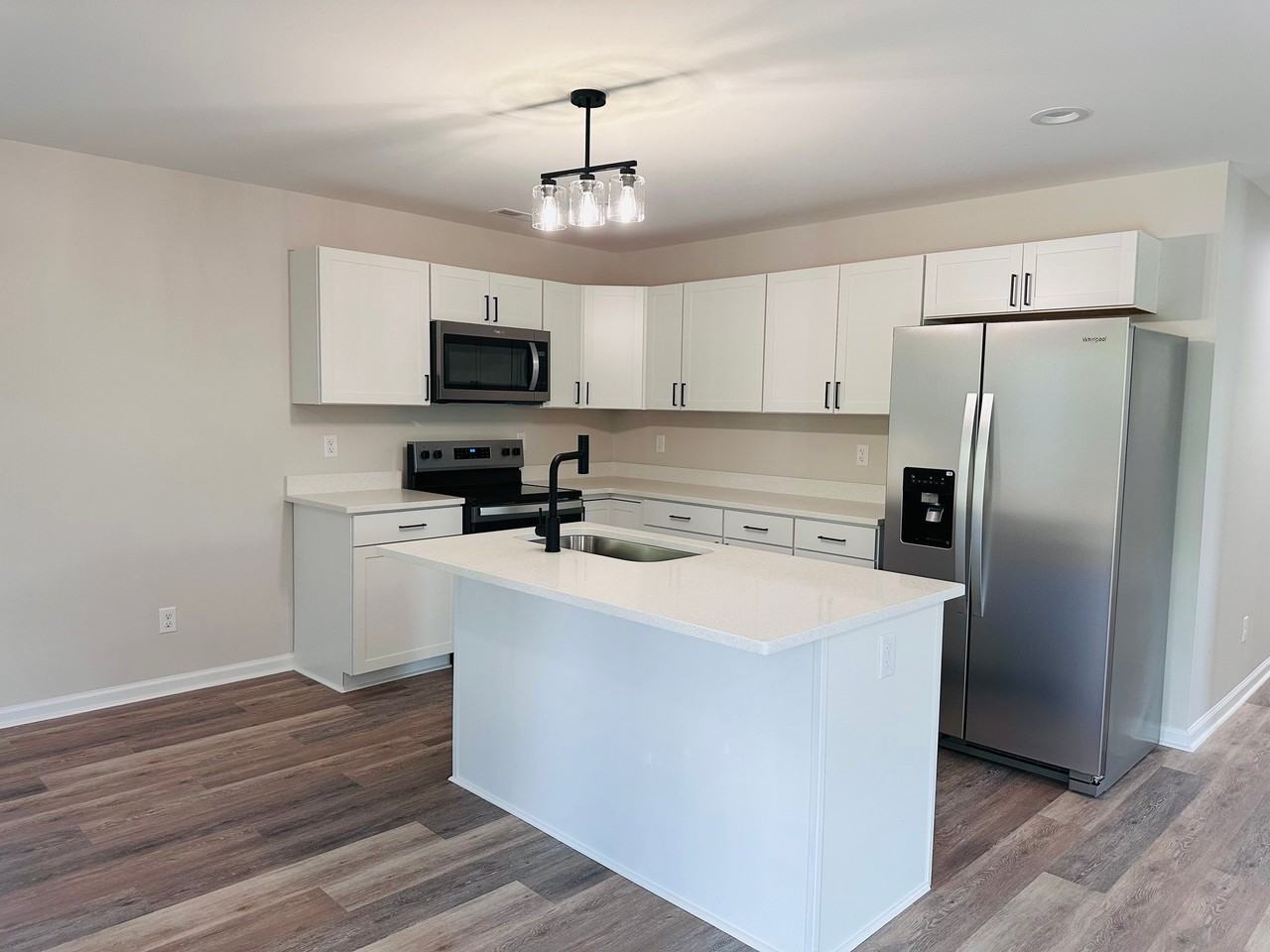 1023 Knight St - Photo 3 of 21