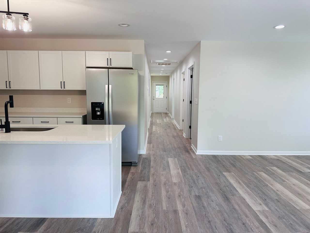 1023 Knight St - Photo 4 of 21