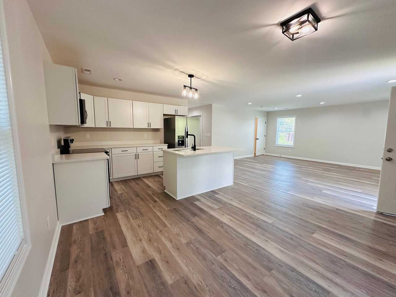 1023 Knight St - Photo 5 of 21