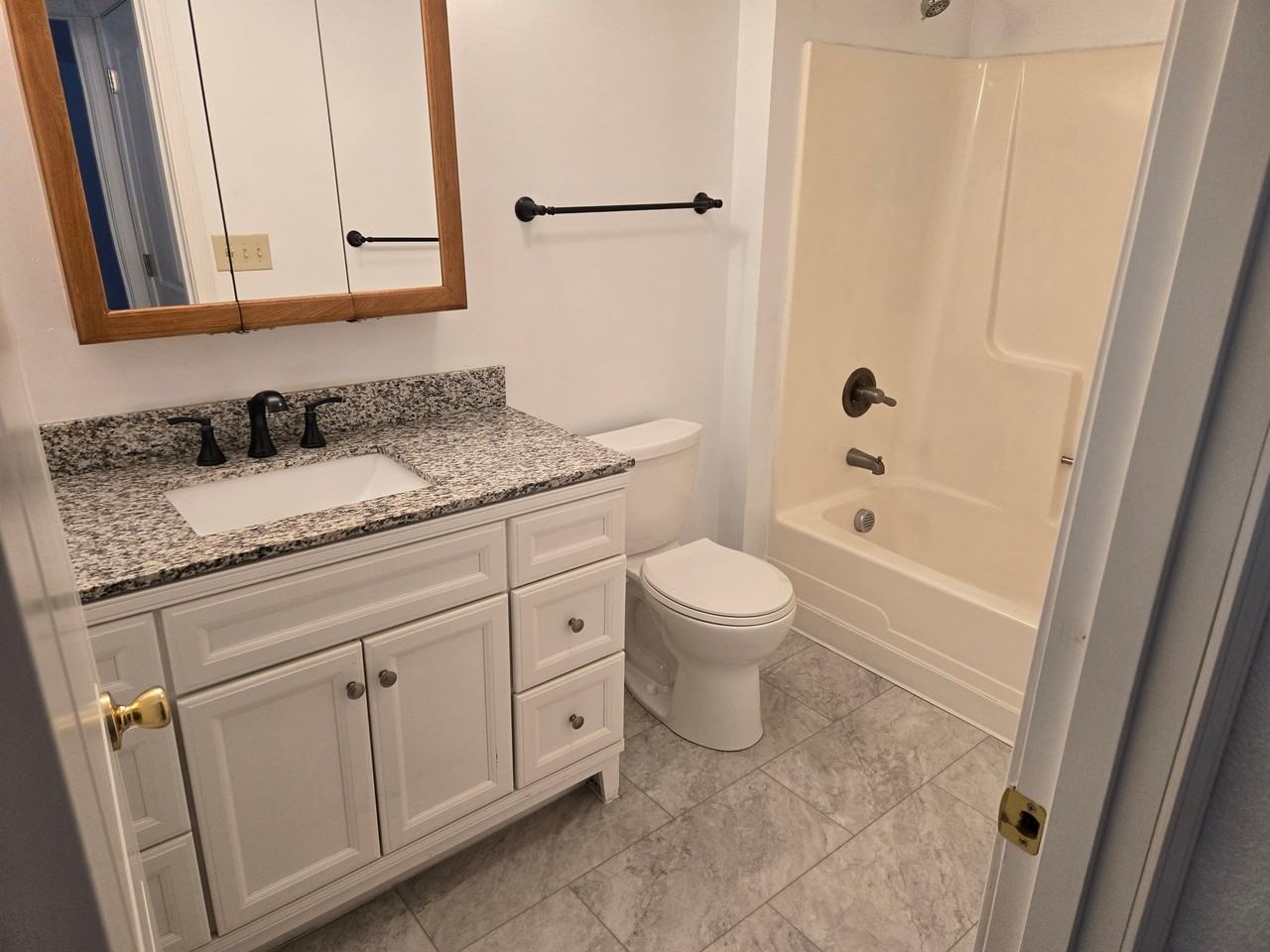 1231 Nw Keasey St - Photo 2 of 9
