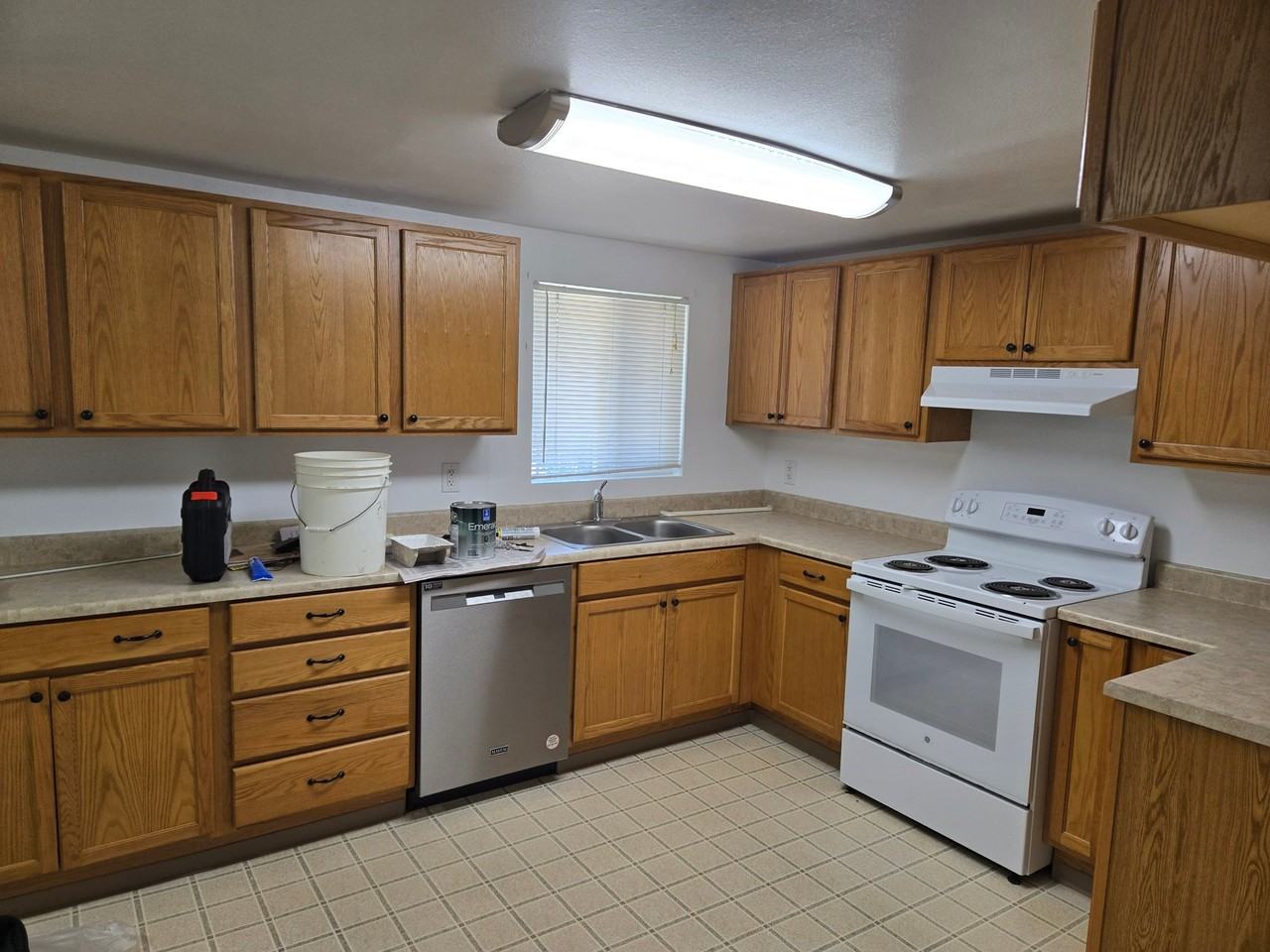 1231 Nw Keasey St - Photo 3 of 9