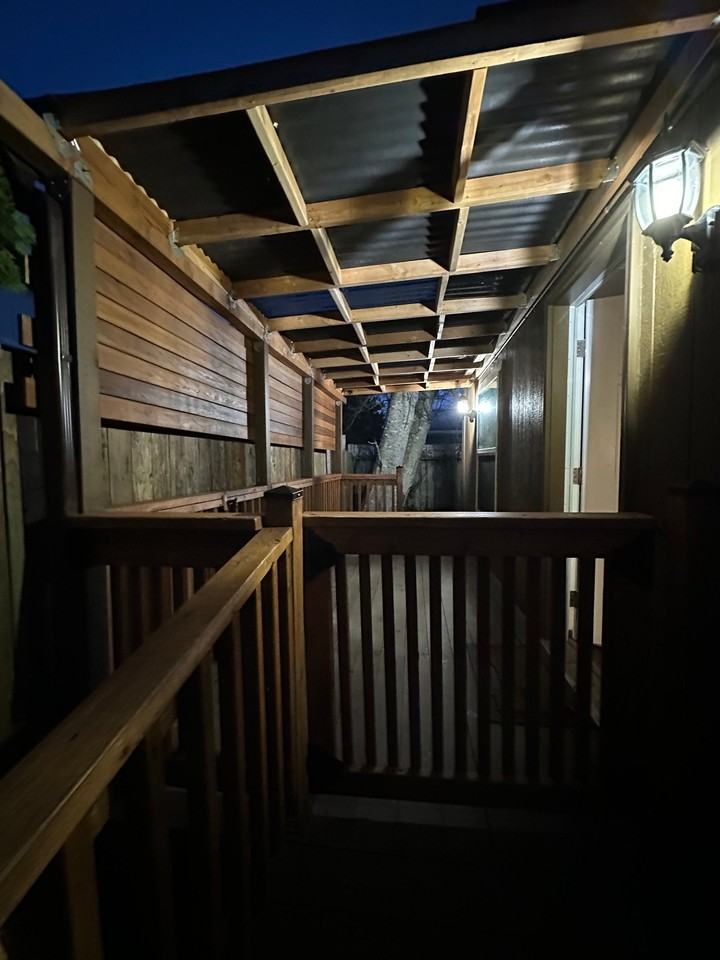 246 Se Neptune Ave - Photo 4 of 19
