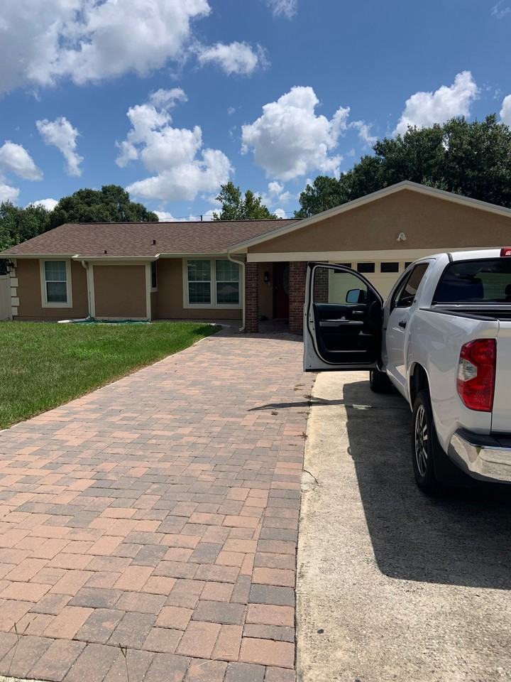 341 Minneola Dr - Photo 2 of 2