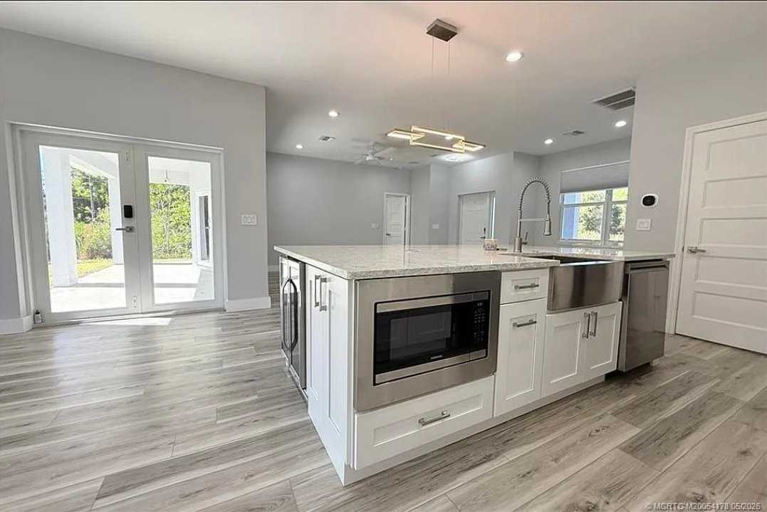 13305 79th St - Photo 6 of 20