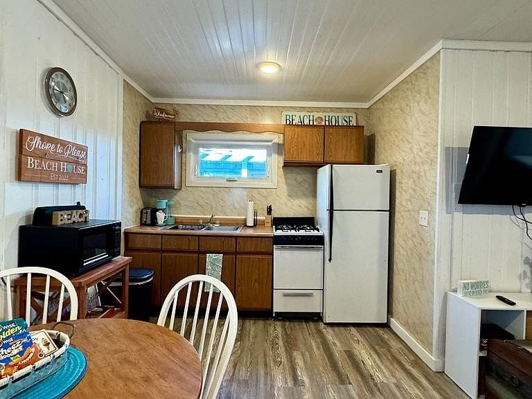 19 Auburn Ave #19 - Photo 4 of 10