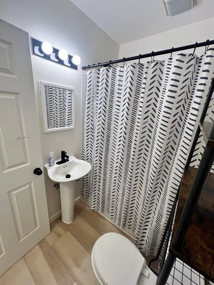 112 Guy St - Photo 3 of 10
